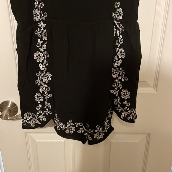 Rue21+ Embroidered Plus Size Romper Size 1XL - Picture 3 of 6